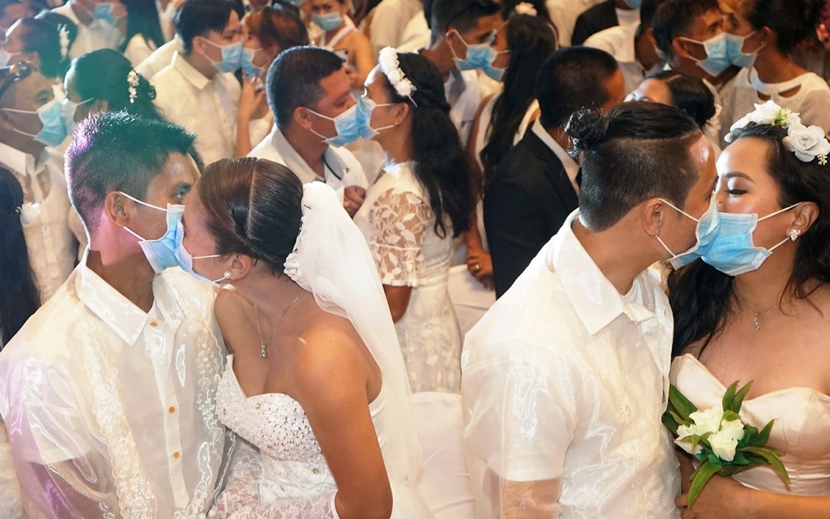 200 cặp đôi Peru tổ chức hôn lễ tập thể giữa đại dịch Covid-19